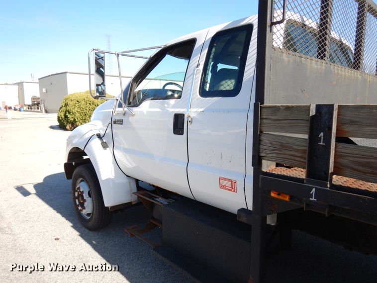 image for item HD9171 2003 Ford F650 Super Duty  flatbed truck