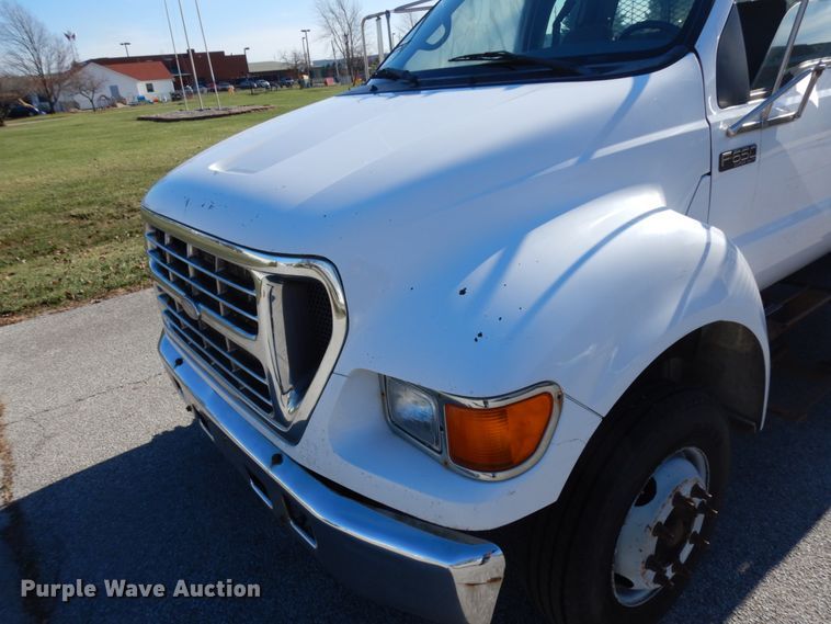 image for item HD9171 2003 Ford F650 Super Duty  flatbed truck