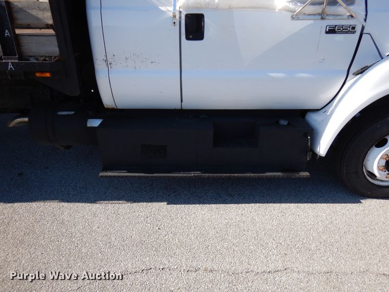 image for item HD9171 2003 Ford F650 Super Duty  flatbed truck