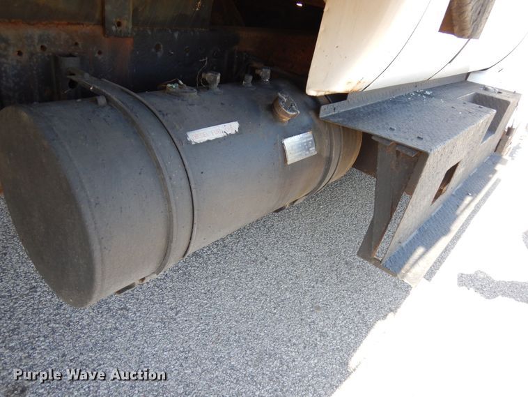 image for item HD9171 2003 Ford F650 Super Duty  flatbed truck