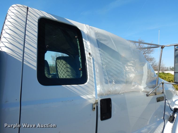 image for item HD9171 2003 Ford F650 Super Duty  flatbed truck