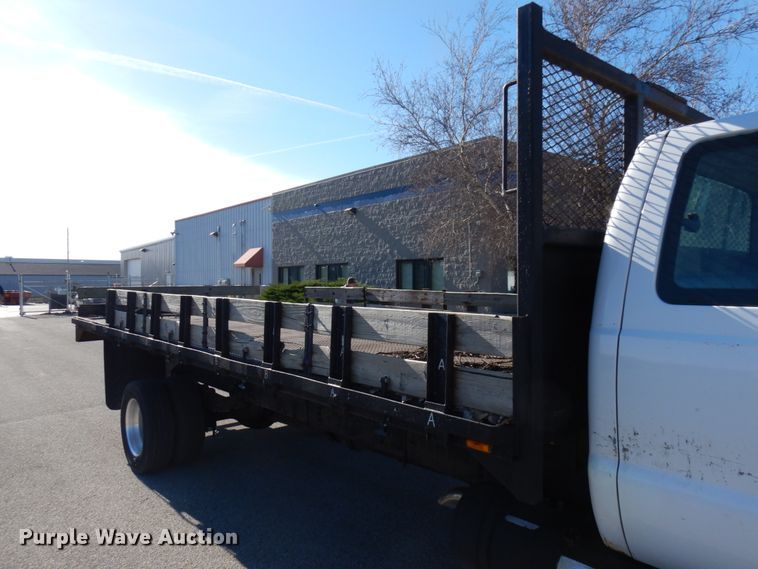 image for item HD9171 2003 Ford F650 Super Duty  flatbed truck