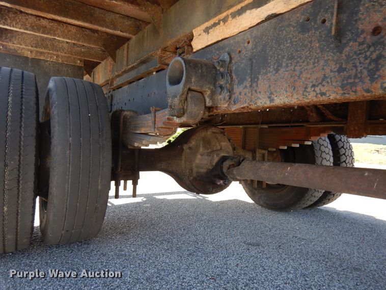 image for item HD9171 2003 Ford F650 Super Duty  flatbed truck