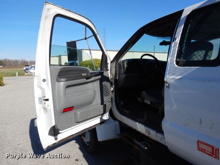 image for item HD9171 2003 Ford F650 Super Duty  flatbed truck