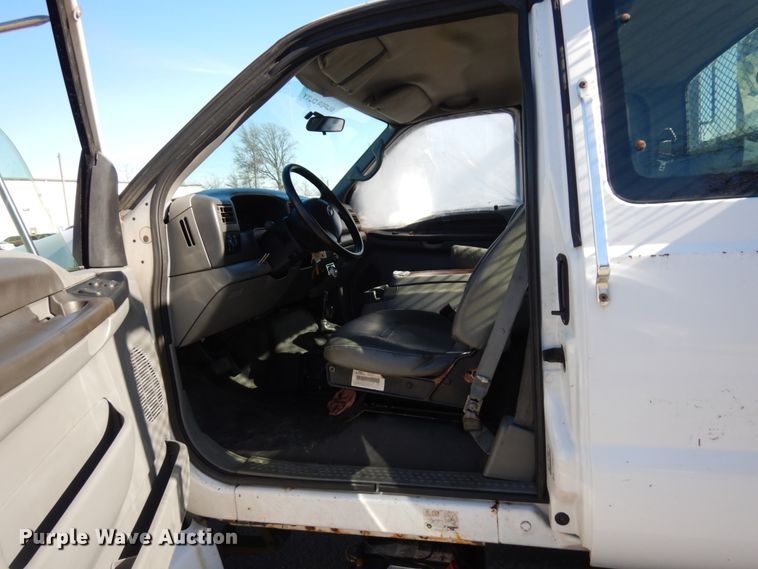 image for item HD9171 2003 Ford F650 Super Duty  flatbed truck