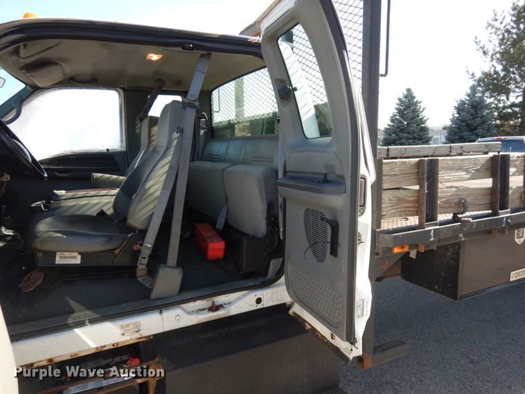 image for item HD9171 2003 Ford F650 Super Duty  flatbed truck