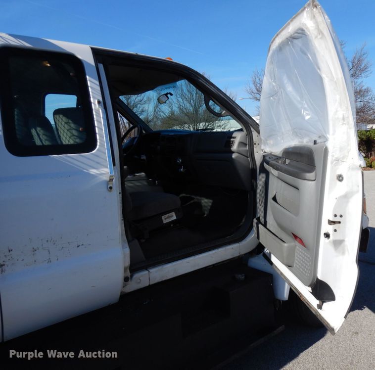 image for item HD9171 2003 Ford F650 Super Duty  flatbed truck