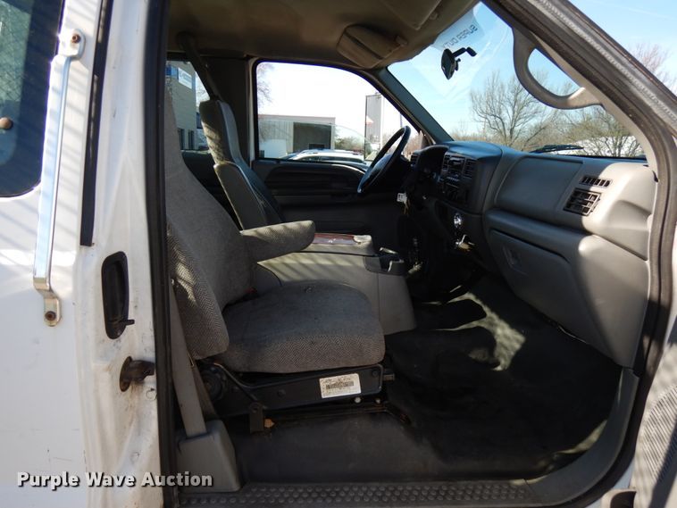 image for item HD9171 2003 Ford F650 Super Duty  flatbed truck