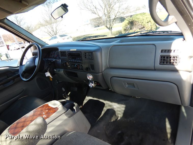 image for item HD9171 2003 Ford F650 Super Duty  flatbed truck