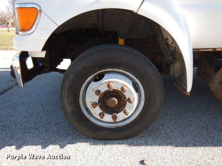 image for item HD9171 2003 Ford F650 Super Duty  flatbed truck