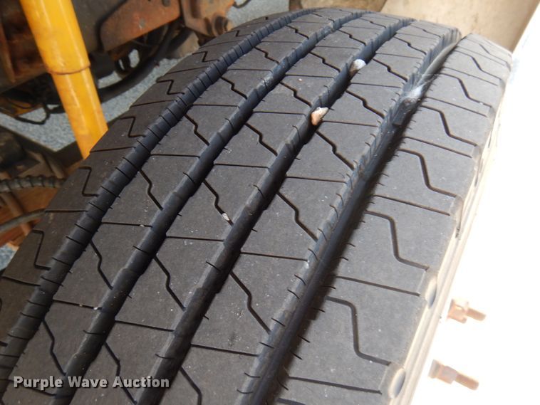 image for item HD9171 2003 Ford F650 Super Duty  flatbed truck