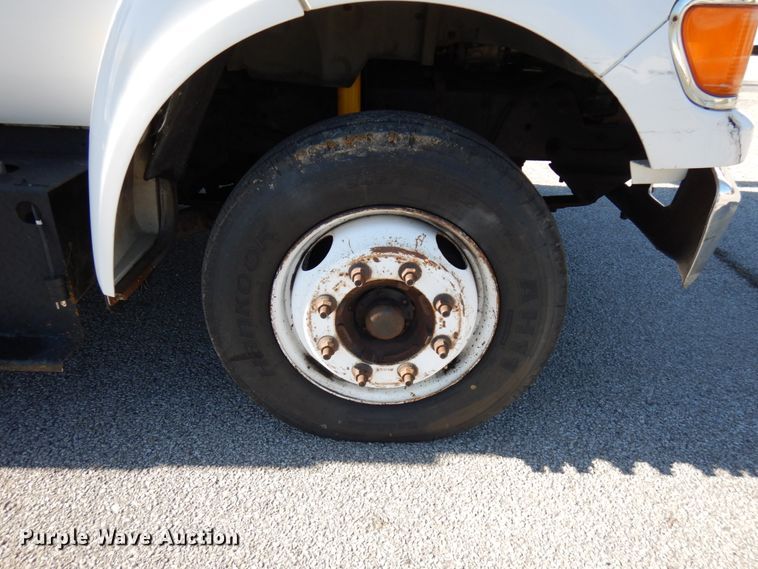 image for item HD9171 2003 Ford F650 Super Duty  flatbed truck