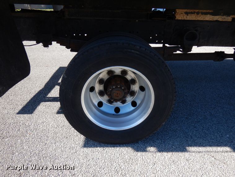 image for item HD9171 2003 Ford F650 Super Duty  flatbed truck