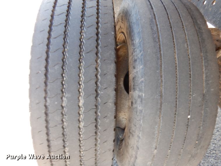 image for item HD9171 2003 Ford F650 Super Duty  flatbed truck