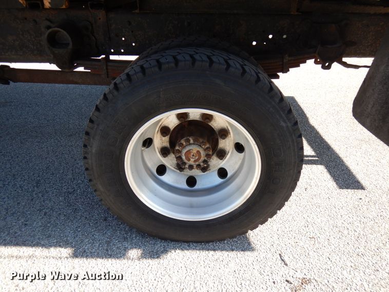 image for item HD9171 2003 Ford F650 Super Duty  flatbed truck