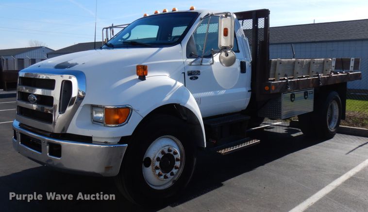 image for item HD9172 2005 Ford F650 Super Duty  flatbed truck