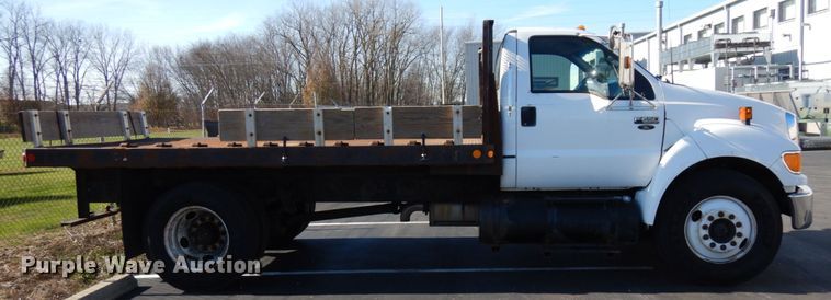 image for item HD9172 2005 Ford F650 Super Duty  flatbed truck