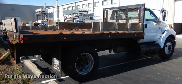 image for item HD9172 2005 Ford F650 Super Duty  flatbed truck