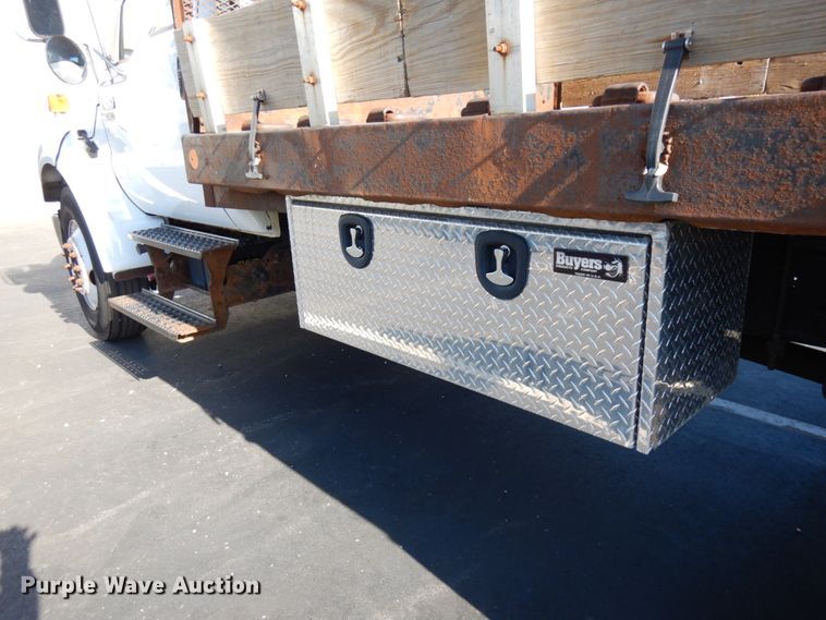 image for item HD9172 2005 Ford F650 Super Duty  flatbed truck