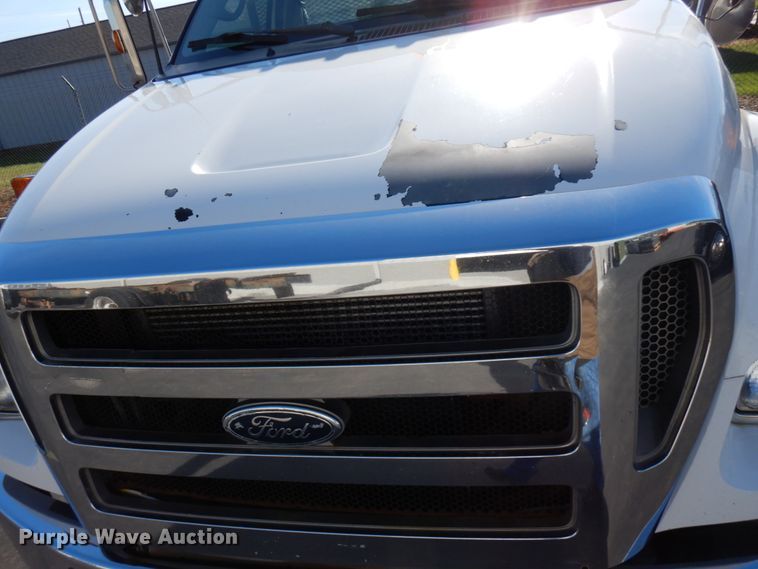 image for item HD9172 2005 Ford F650 Super Duty  flatbed truck