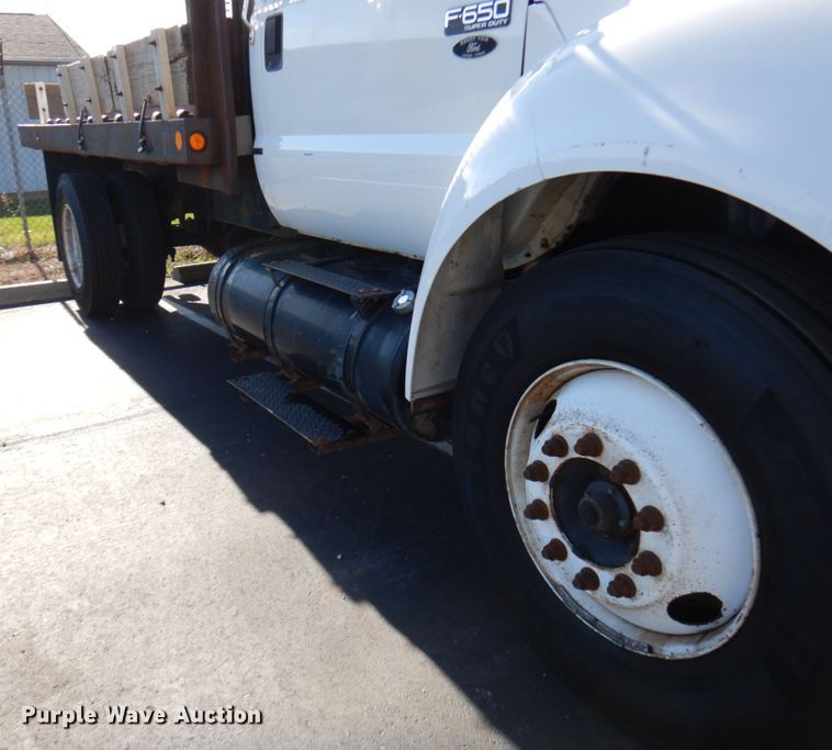 image for item HD9172 2005 Ford F650 Super Duty  flatbed truck