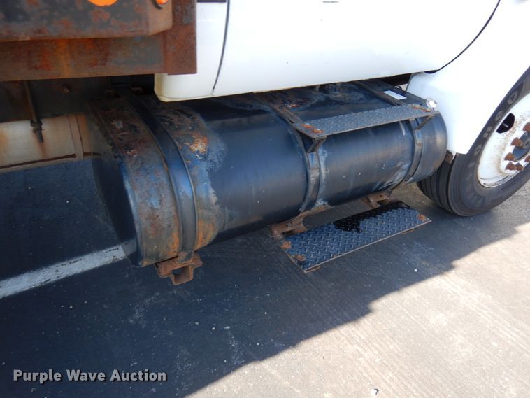 image for item HD9172 2005 Ford F650 Super Duty  flatbed truck