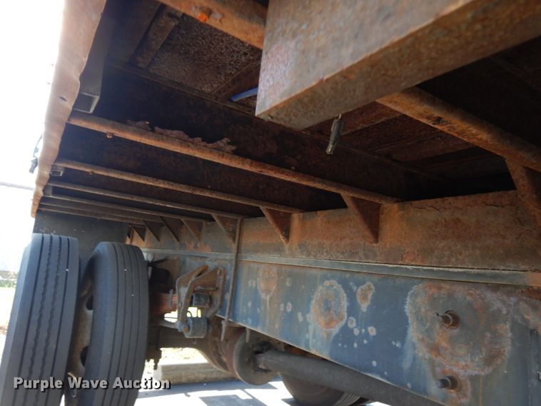 image for item HD9172 2005 Ford F650 Super Duty  flatbed truck