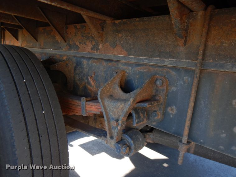 image for item HD9172 2005 Ford F650 Super Duty  flatbed truck