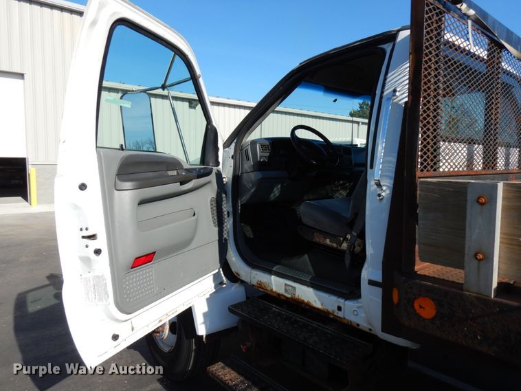 image for item HD9172 2005 Ford F650 Super Duty  flatbed truck