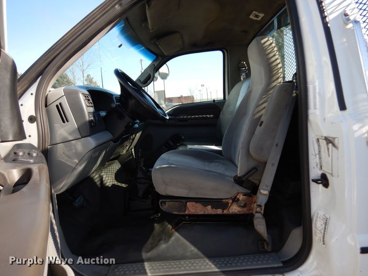 image for item HD9172 2005 Ford F650 Super Duty  flatbed truck