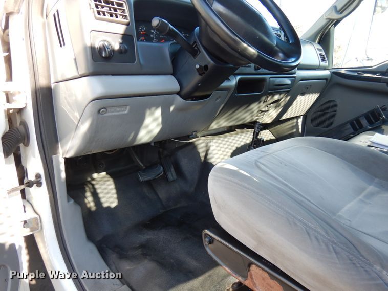 image for item HD9172 2005 Ford F650 Super Duty  flatbed truck