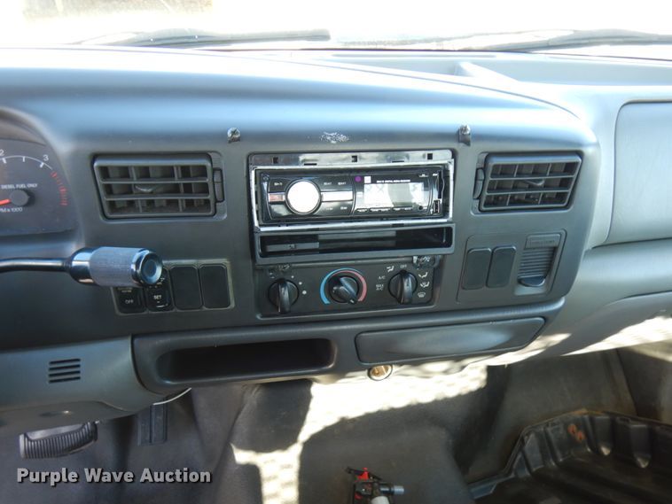 image for item HD9172 2005 Ford F650 Super Duty  flatbed truck