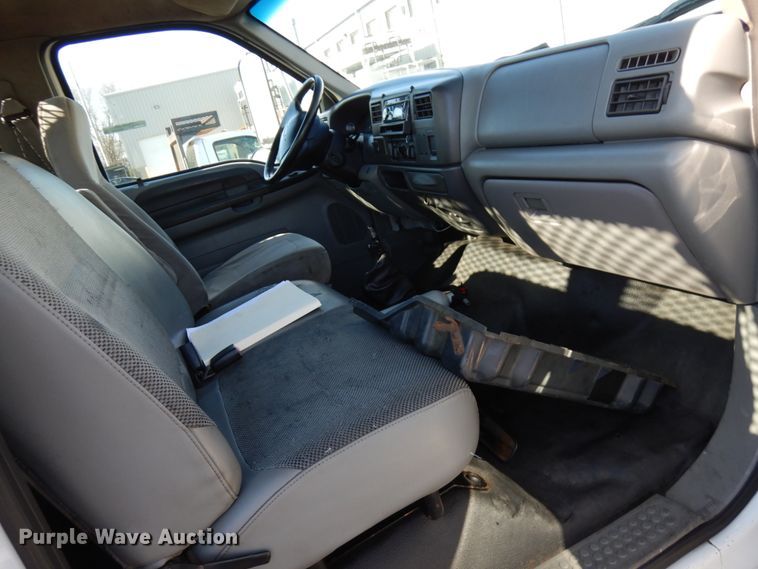 image for item HD9172 2005 Ford F650 Super Duty  flatbed truck