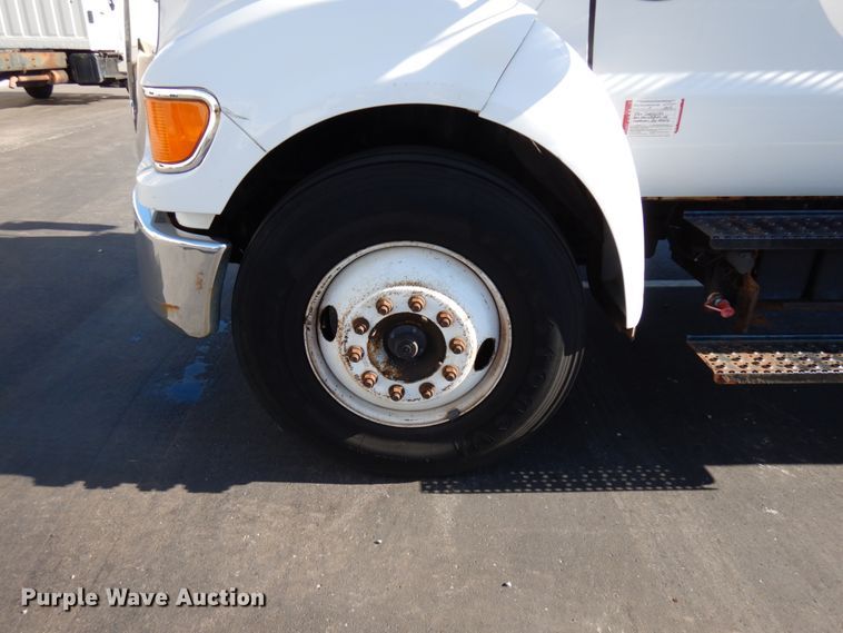 image for item HD9172 2005 Ford F650 Super Duty  flatbed truck