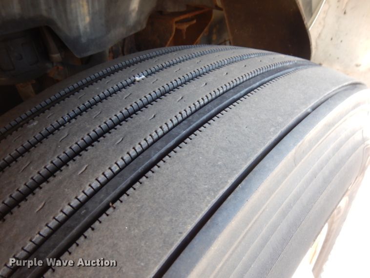 image for item HD9172 2005 Ford F650 Super Duty  flatbed truck