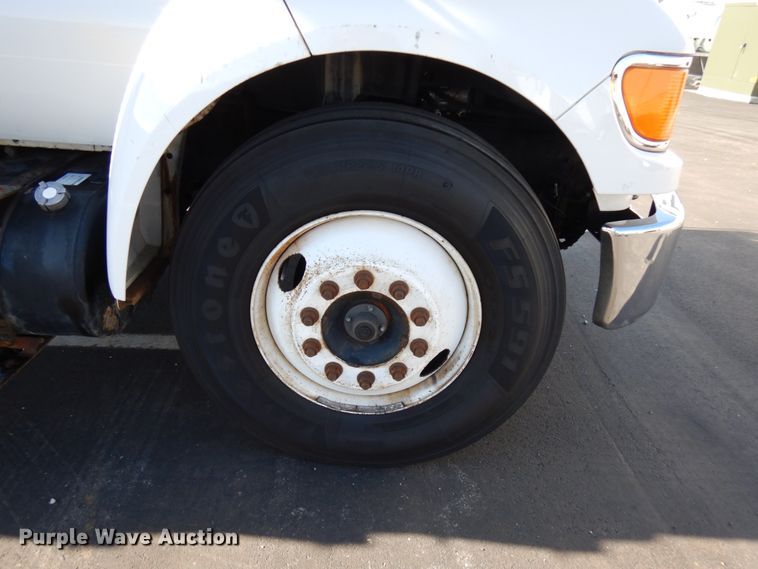 image for item HD9172 2005 Ford F650 Super Duty  flatbed truck