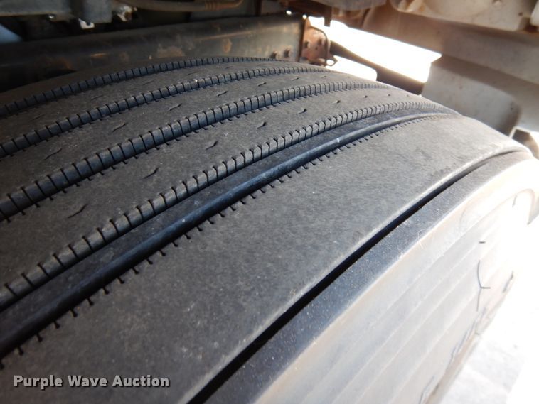 image for item HD9172 2005 Ford F650 Super Duty  flatbed truck