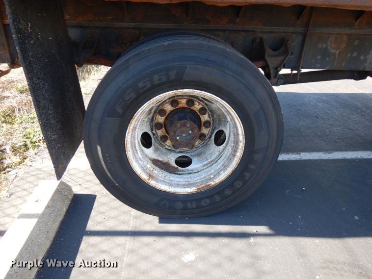 image for item HD9172 2005 Ford F650 Super Duty  flatbed truck