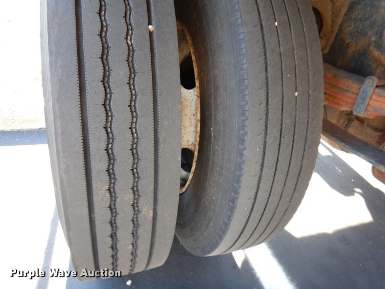 image for item HD9172 2005 Ford F650 Super Duty  flatbed truck