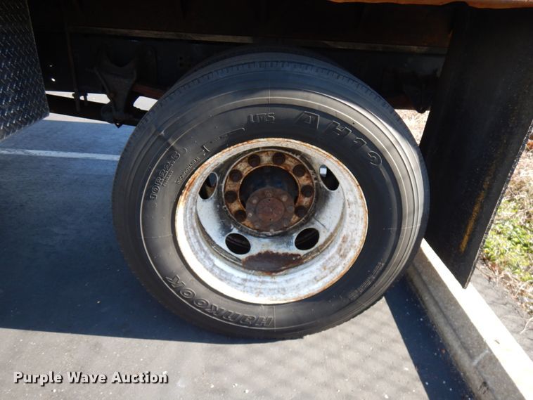 image for item HD9172 2005 Ford F650 Super Duty  flatbed truck