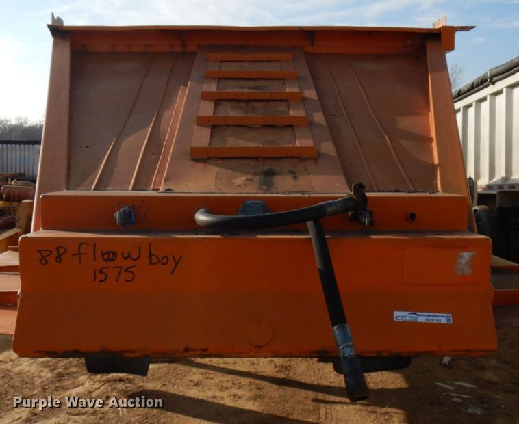 image for item HD9182 1988 Flowboy live bottom trailer