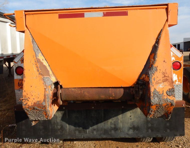 image for item HD9182 1988 Flowboy live bottom trailer