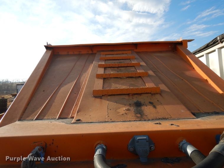 image for item HD9182 1988 Flowboy live bottom trailer