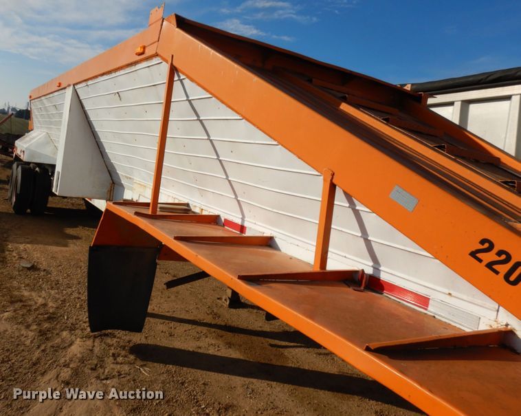 image for item HD9182 1988 Flowboy live bottom trailer