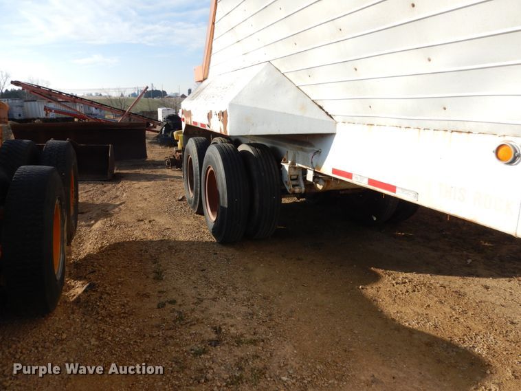 image for item HD9182 1988 Flowboy live bottom trailer