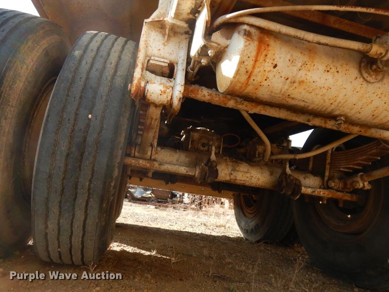 image for item HD9182 1988 Flowboy live bottom trailer