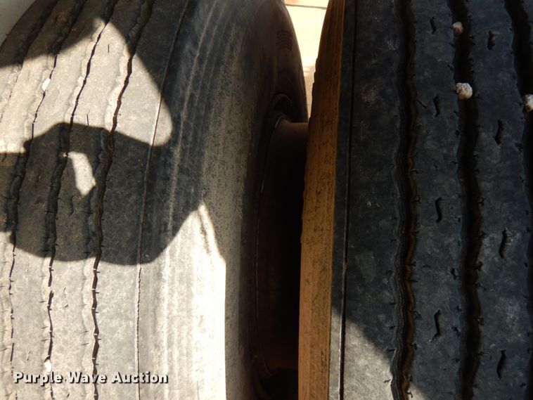 image for item HD9182 1988 Flowboy live bottom trailer