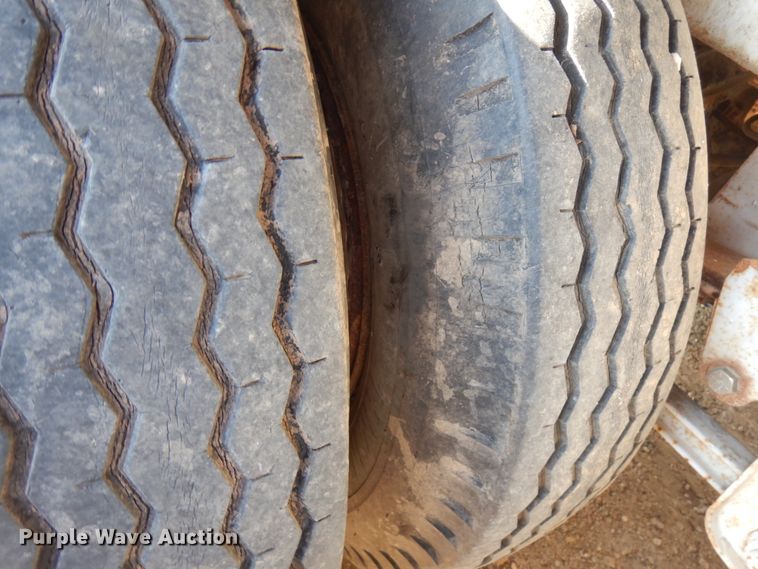 image for item HD9182 1988 Flowboy live bottom trailer