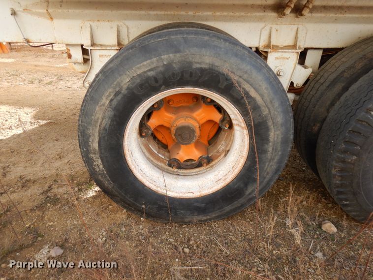 image for item HD9182 1988 Flowboy live bottom trailer