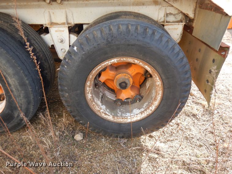 image for item HD9182 1988 Flowboy live bottom trailer